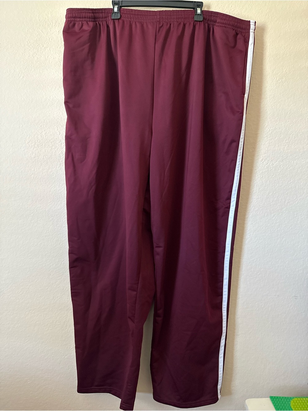 Jerzees Men's 4XL Big & Tall Burgundy Track Pants White Stripes Pockets NEW